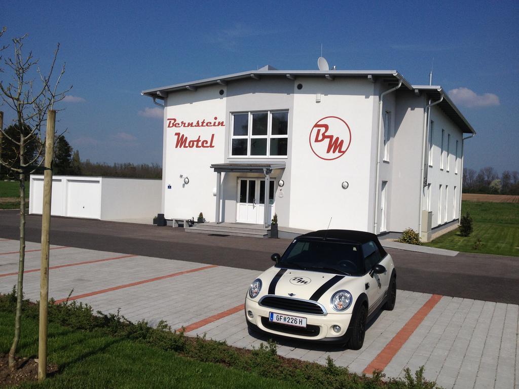 Bernstein-Motel Marchegg Esterno foto